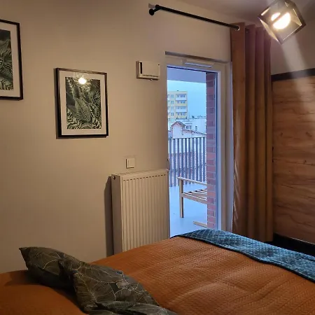 Bohema Na Szwedzkiej, Metro * Varsó